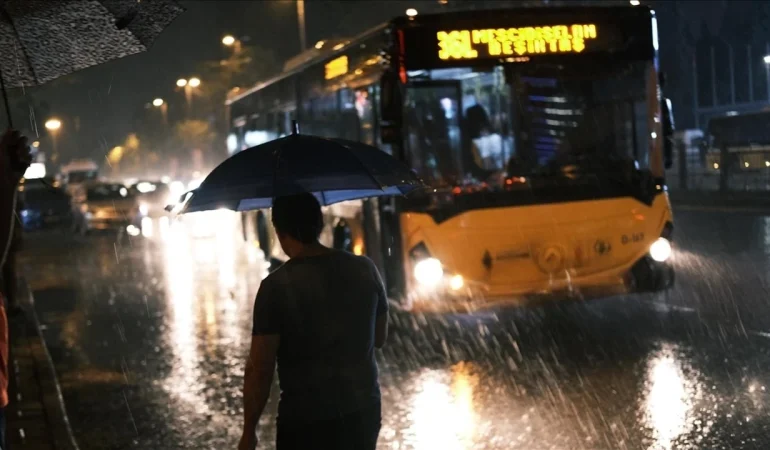 İstanbul Dahil 13 İl İçin Fırtına ve Sağanak Uyarısı