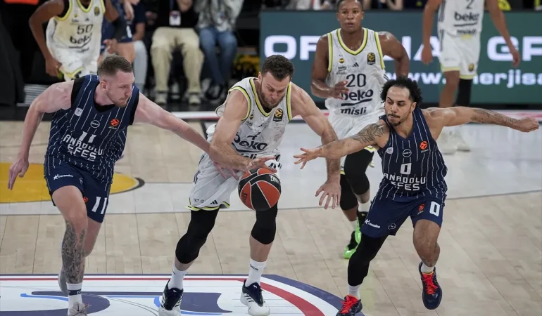 EuroLeague Türk Derbisinde Fenerbahçe, Anadolu Efes’i 79-69 Mağlup Etti