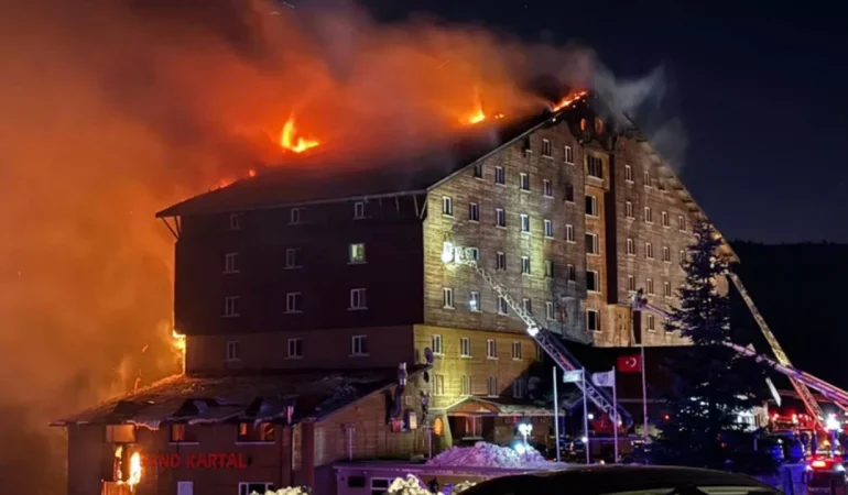 Grand Kartal Otel Yangını Davasında Skandallar: Sanık Avukatı Müvekkilinin Katil Olduğunu İlan Etti