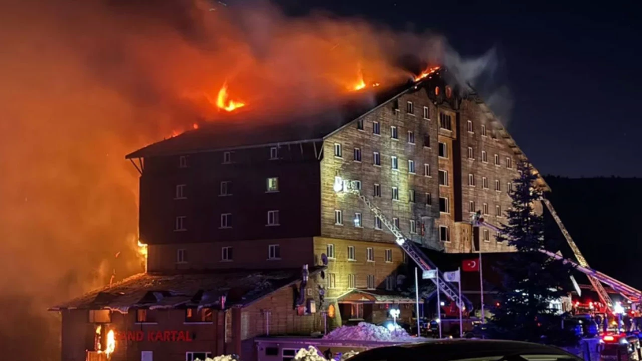 Grand Kartal Otel Yangını Davasında Skandallar: Sanık Avukatı Müvekkilinin Katil Olduğunu İlan Etti