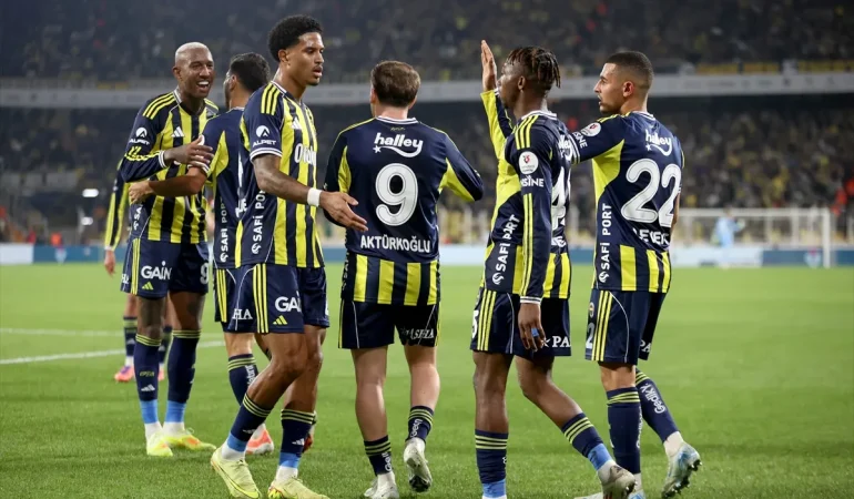 Fenerbahçe, Fatih Karagümrük’ü 2-1 Mağlup Etti: Kritik Galibiyetle Puanını 19 Yaptı