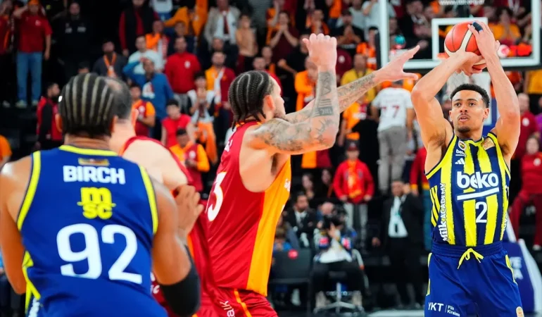Fenerbahçe, Galatasaray’ı Pota Derbisinde 85-76 Yendi
