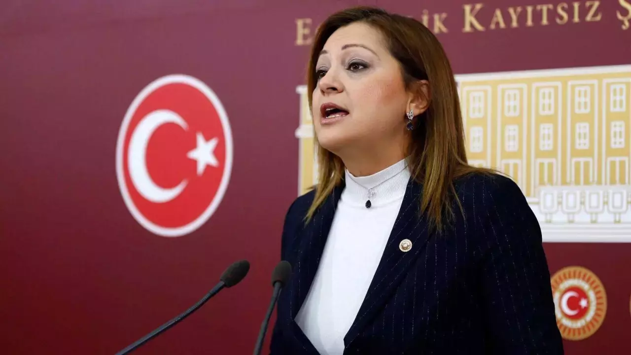Burcu Köksal’dan AKP’ye Geçeceği İddialarına Sert ve Net Yanıt: “Alnım Ak, Başım Dik”