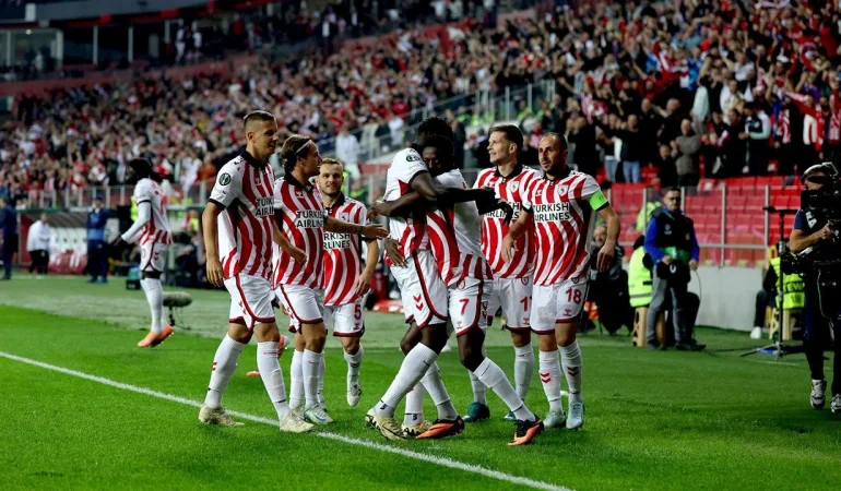 SAMSUNSPOR, DİNAMO KİEV’E 3 GOLLE FARK ATTI! AVRUPA’DA 2’DE 2 YAPTI