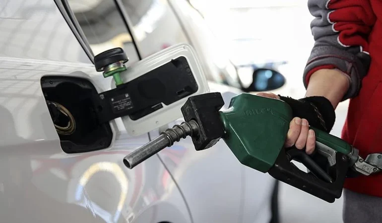 Akaryakıtta Tabela Yeniden Değişiyor: Motorine Büyük Zam Geliyor