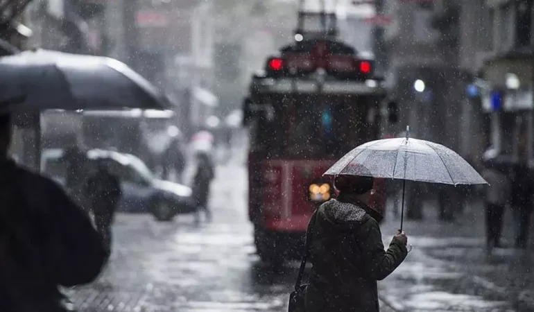 İstanbul’da Hava Durumu Alarmı: Lodos ve Karayel Çatışıyor, Şiddetli Yağış ve Fırtına Kapıda