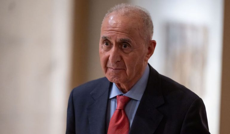Hikmet Çetin Hastaneye Kaldırıldı: Zatürre Teşhisiyle Yoğun Bakımda