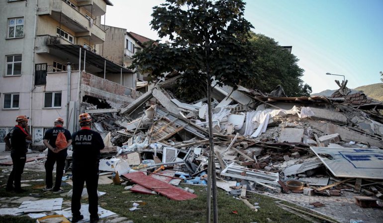 Balıkesir’de Deprem Fırtınası: Sabaha Kadar Artçılar Şehri Salladı