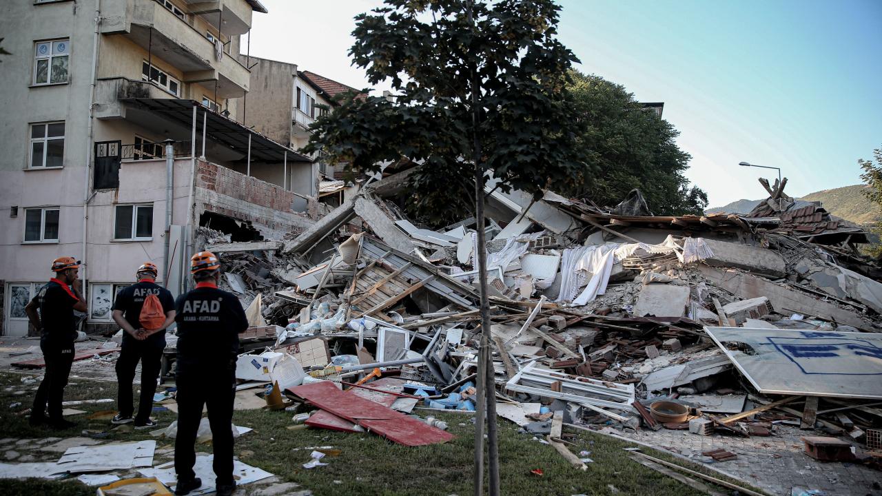 Balıkesir’de Deprem Fırtınası: Sabaha Kadar Artçılar Şehri Salladı