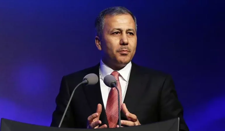 Trafikte Yeni Dönem: Kırmızı Işıkta 6 İhlal, Ehliyet Gidiyor
