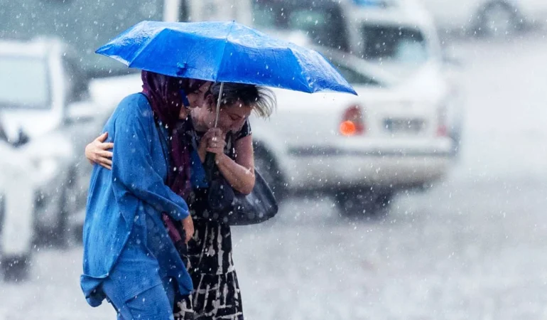 Meteoroloji’den Sağanak Uyarısı: Şemsiyelerinizi Unutmayın!