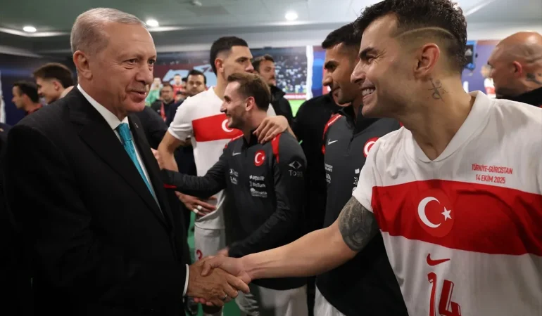 Cumhurbaşkanı Erdoğan ve Cumhurbaşkanı Yardımcısı Yılmaz, A Milli Futbol Takımı’nı Tebrik Etti
