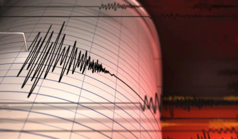 İSTANBUL’DA HİSSEDİLEN DEPREM PANİĞİ: BÜYÜKLÜĞÜ 3.7 OLARAK ÖLÇÜLDÜ