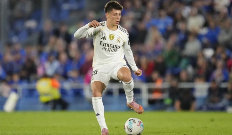 Arda Güler, Real Madrid’de Ekim Ayının Futbolcusu Ödülünü Kazandı