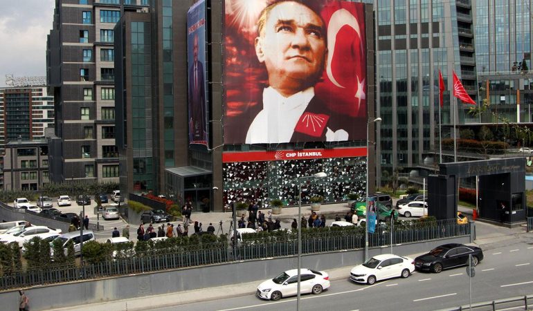 Chp İstanbul İl Binasına Şok Saldırı: Zeki Şen’in Odasına Dışkılı Eylem