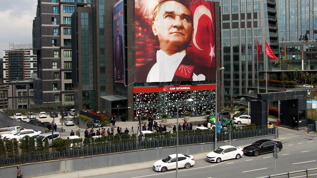 Chp İstanbul İl Binasına Şok Saldırı: Zeki Şen’in Odasına Dışkılı Eylem