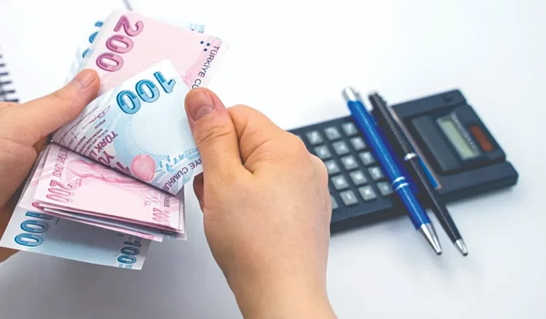 Yargıtay’dan Emsal Zam Kararı: İhbar Süresi Zamlı Ücretten Hesaplanacak