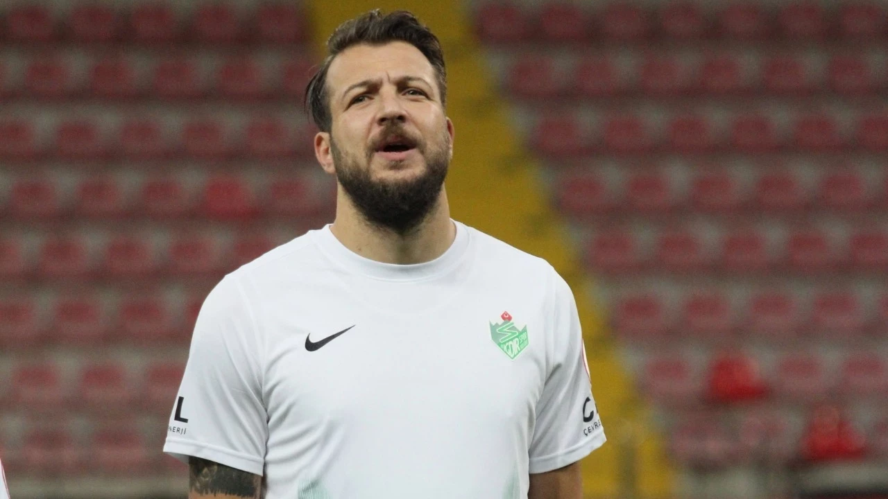 3781-gulsen-kimdir-hayati-kariyeri-sarkilari-ve-ozel-yasami