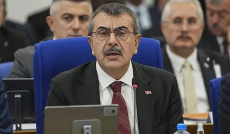 Yusuf Tekin’in Özel Okul Tercihi Tepki Çekti