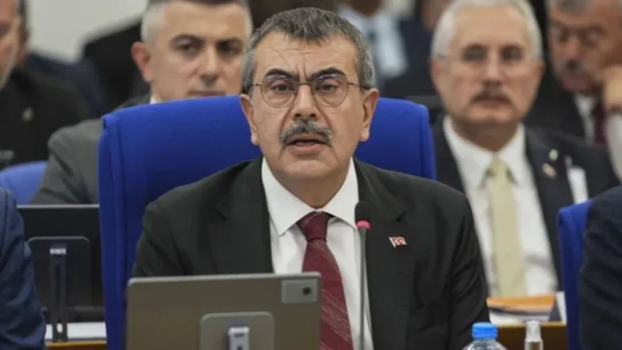 Yusuf Tekin’in Özel Okul Tercihi Tepki Çekti