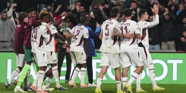 3781-gulsen-kimdir-hayati-kariyeri-sarkilari-ve-ozel-yasami