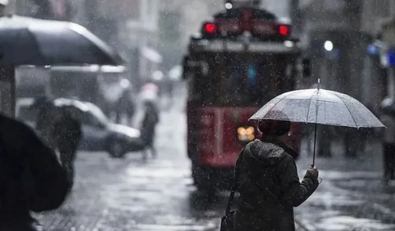 İstanbul 5 Gün Boyunca Sağanak Yağışın Etkisinde: AKOM’dan Uyarılar
