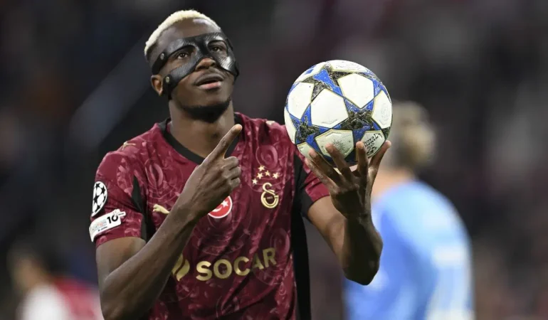 Osimhen Fırtınası Amsterdam’ı Sildi Süpürdü: Gol Krallığında Zirveye Oturdu!