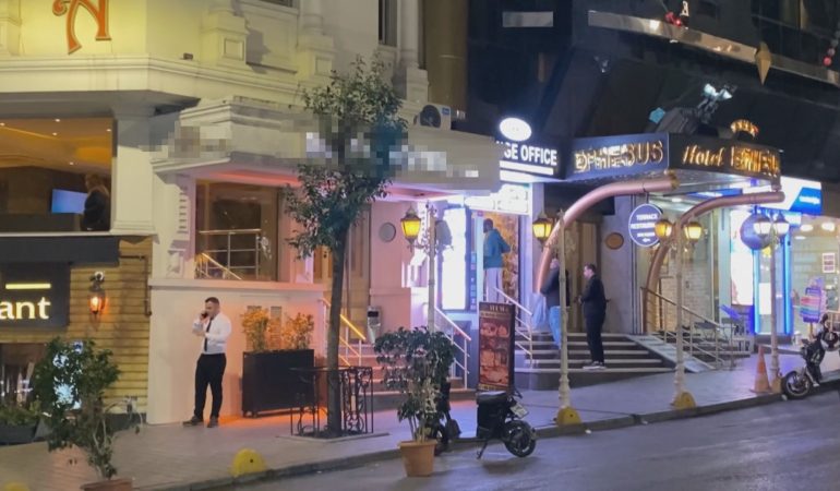 Hollanda’dan Gelen İki Kız Kardeş Fatih’te Zehirlendi: Biri Taburcu, Diğeri Tedavide
