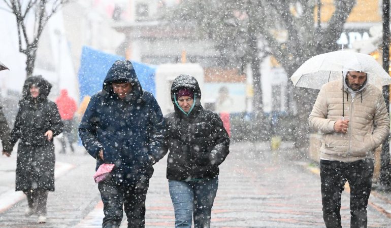 Meteoroloji Son Raporunu Paylaştı: Kar Geliyor, Sıcaklıklar Düşüyor