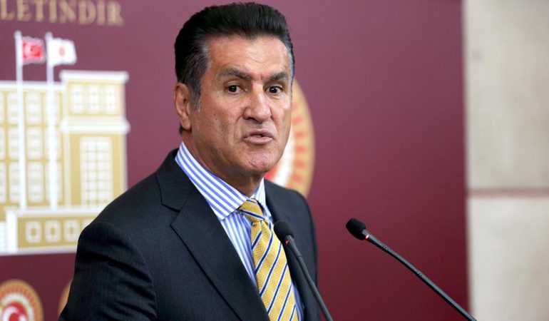 Ankara’da Viral Olan Kızılay Tabelasına Bu Kez de Mustafa Sarıgül Asıldı