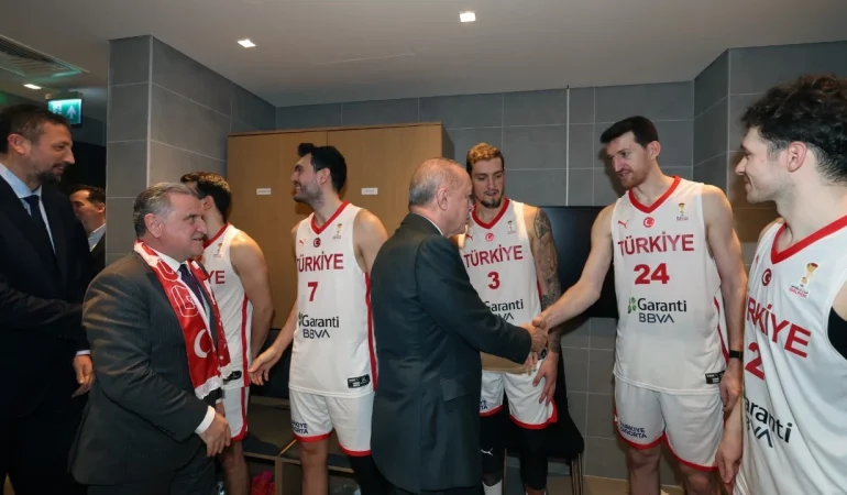 Cumhurbaşkanı Erdoğan’dan A Milli Erkek Basketbol Takımı’na Tebrik!