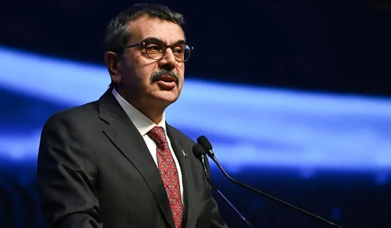Milli Eğitim Bakanı Yusuf Tekin: Okullarda Ara Tatil Kaldırılabilir, Zorunlu Eğitim Süresi Tartışılıyor