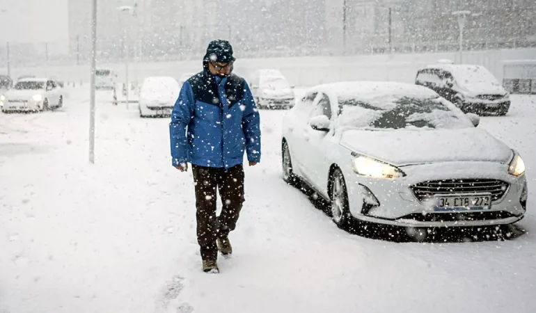 İstanbul’a Kar Geliyor: Meteorolojiden Tarih Açıklandı!