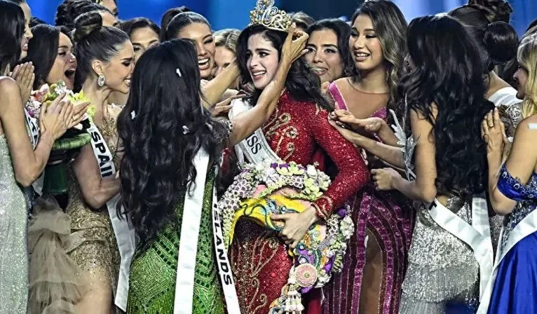 Miss Universe 2025’te Kriz Derinleşiyor: Birbirinin Ardından Gelen İstifalar Taç Skandalını Büyüttü