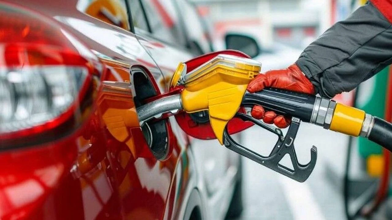 Akaryakıtta yeni indirim: Motorin geriledi