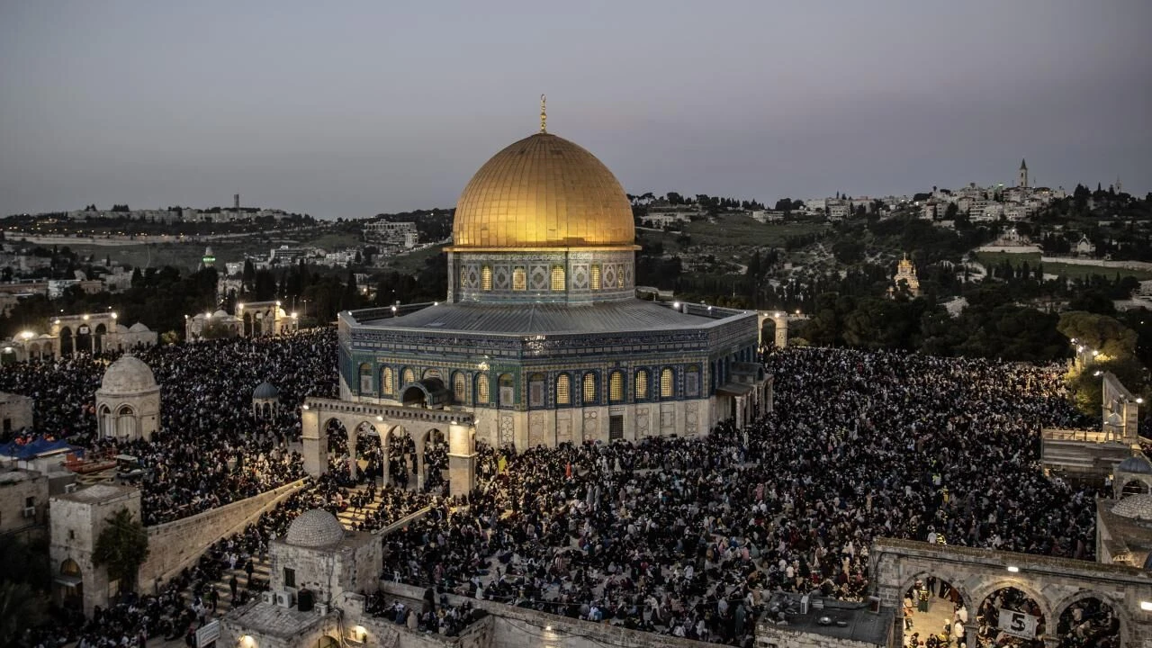 Mescid-i Aksa 41 gün aradan sonra yeniden ibadete açıldı